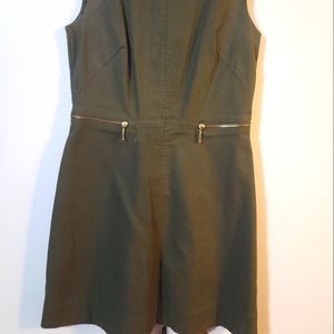 Sleeveless dress - above the knee